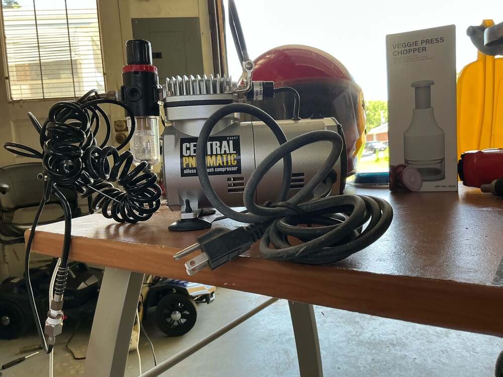 Central Pneumatic 1/5 HP 58 PSI Oil-Free Airbrush Compressor (Model 93657)